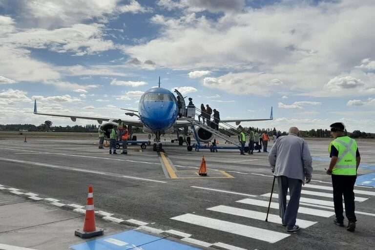 Reactivación turística: el regreso de un vuelo entre Buenos Aires y el sur mendocino